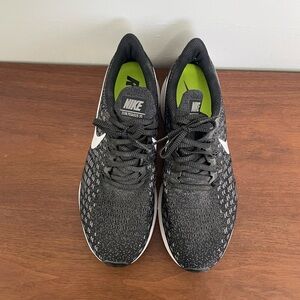 Nike Men's Black and White Athletic Shoes